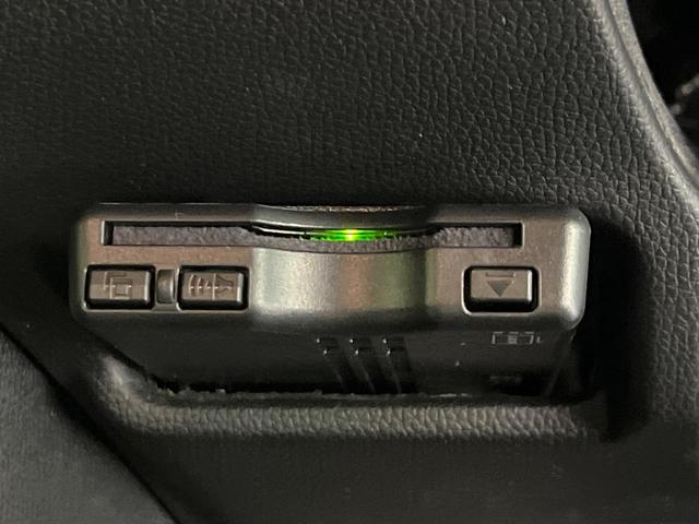 フィットハイブリッド Ｆパッケージ　コンフォートエディション　禁煙車　純正ＳＤナビ　バックカメラ　ＥＴＣ　シートヒーター　スマートキー　Ｂｌｕｔｏｏｔｈ接続　ＨＩＤヘッド　横滑り防止機能　オートエアコン　純正１５インチホイール　オートウィンドウ（6枚目）