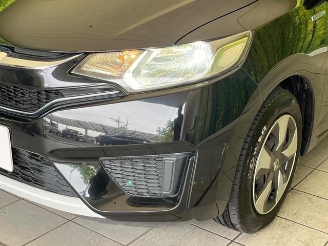 フィットハイブリッド Ｆパッケージ　コンフォートエディション　禁煙車　純正ＳＤナビ　バックカメラ　ＥＴＣ　シートヒーター　スマートキー　Ｂｌｕｔｏｏｔｈ接続　ＨＩＤヘッド　横滑り防止機能　オートエアコン　純正１５インチホイール　オートウィンドウ（12枚目）