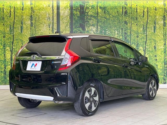 フィットハイブリッド Ｆパッケージ　コンフォートエディション　禁煙車　純正ＳＤナビ　バックカメラ　ＥＴＣ　シートヒーター　スマートキー　Ｂｌｕｔｏｏｔｈ接続　ＨＩＤヘッド　横滑り防止機能　オートエアコン　純正１５インチホイール　オートウィンドウ（17枚目）