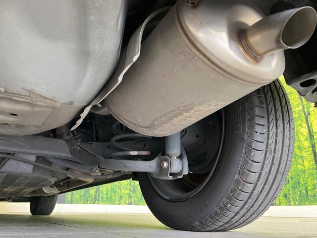 フィットハイブリッド Ｆパッケージ　コンフォートエディション　禁煙車　純正ＳＤナビ　バックカメラ　ＥＴＣ　シートヒーター　スマートキー　Ｂｌｕｔｏｏｔｈ接続　ＨＩＤヘッド　横滑り防止機能　オートエアコン　純正１５インチホイール　オートウィンドウ（22枚目）