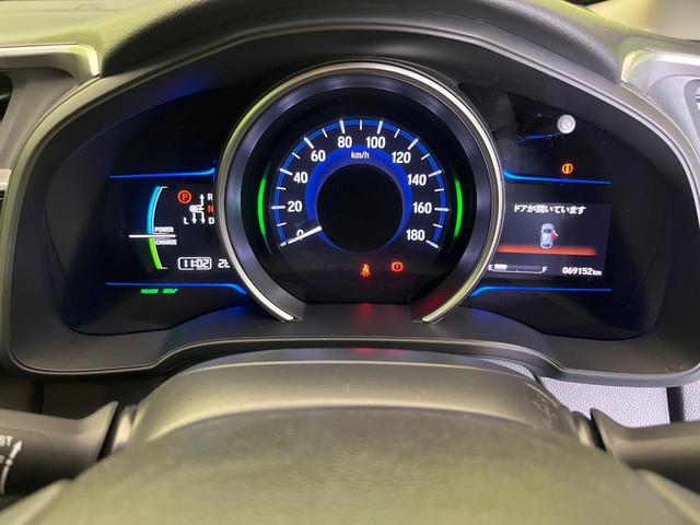 フィットハイブリッド Ｆパッケージ　コンフォートエディション　禁煙車　純正ＳＤナビ　バックカメラ　ＥＴＣ　シートヒーター　スマートキー　Ｂｌｕｔｏｏｔｈ接続　ＨＩＤヘッド　横滑り防止機能　オートエアコン　純正１５インチホイール　オートウィンドウ（24枚目）