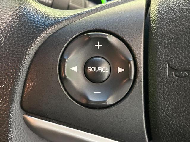 フィットハイブリッド Ｆパッケージ　コンフォートエディション　禁煙車　純正ＳＤナビ　バックカメラ　ＥＴＣ　シートヒーター　スマートキー　Ｂｌｕｔｏｏｔｈ接続　ＨＩＤヘッド　横滑り防止機能　オートエアコン　純正１５インチホイール　オートウィンドウ（26枚目）