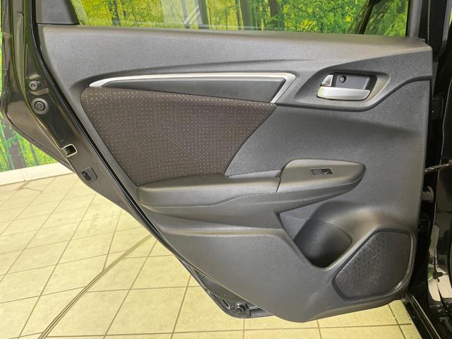 フィットハイブリッド Ｆパッケージ　コンフォートエディション　禁煙車　純正ＳＤナビ　バックカメラ　ＥＴＣ　シートヒーター　スマートキー　Ｂｌｕｔｏｏｔｈ接続　ＨＩＤヘッド　横滑り防止機能　オートエアコン　純正１５インチホイール　オートウィンドウ（36枚目）