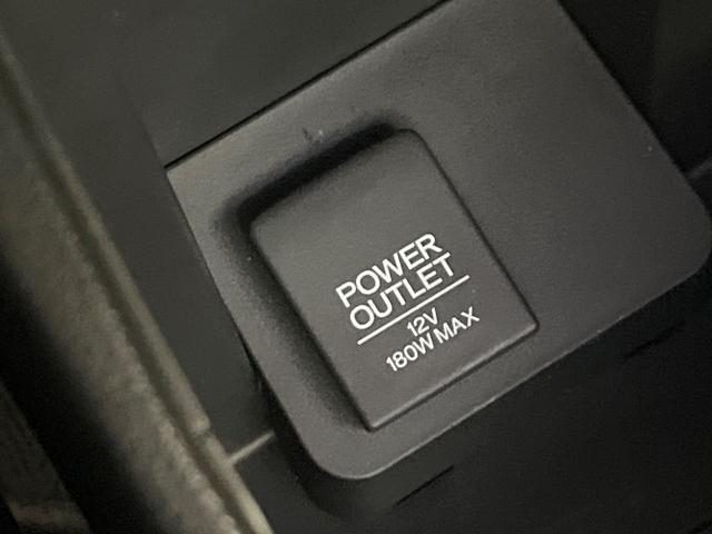 フィットハイブリッド Ｆパッケージ　コンフォートエディション　禁煙車　純正ＳＤナビ　バックカメラ　ＥＴＣ　シートヒーター　スマートキー　Ｂｌｕｔｏｏｔｈ接続　ＨＩＤヘッド　横滑り防止機能　オートエアコン　純正１５インチホイール　オートウィンドウ（50枚目）