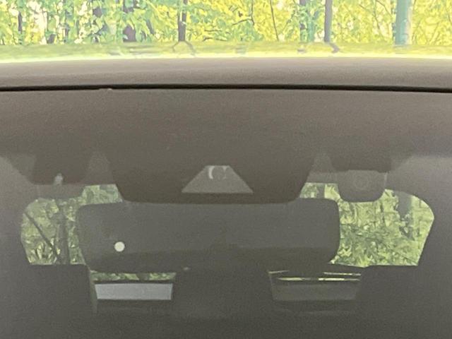 【トヨタセーフティセンス】走行中に前方の車両等を認識し、衝突しそうな時は警報とブレーキで衝突回避と被害軽減をアシスト。より安全にドライブをお楽しみいただけます。