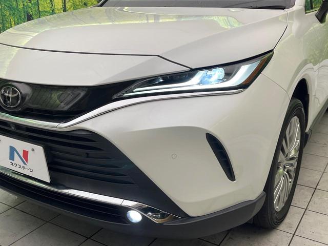 【ＬＥＤヘッドライト】悪天候や夜間走行時も良好な視界を確保し安心して運転できる高輝度ＬＥＤヘッドライトを装備！点灯速度が早く、消費電力も抑えられています。