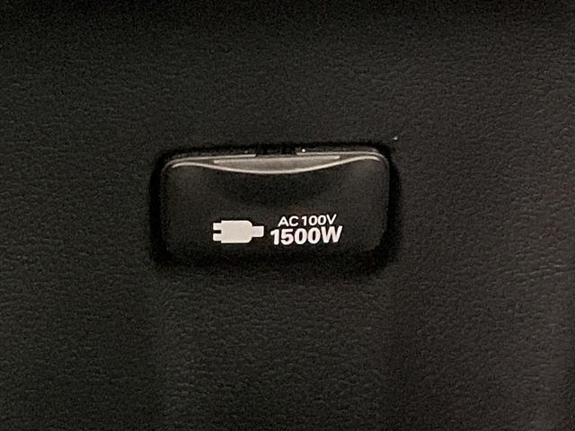 プリウス Sツーリングセレクション・ブラックエディション 禁煙車 SDナビ バックカメラ ETC 1500W電源 セーフティセンス 革巻きハンドル シートヒーター オートハイビーム 純正17インチアルミ レーンキープアシスト オートエアコン(6枚目)