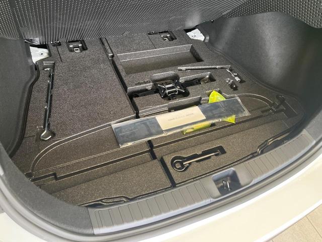 プリウス Sツーリングセレクション・ブラックエディション 禁煙車 SDナビ バックカメラ ETC 1500W電源 セーフティセンス 革巻きハンドル シートヒーター オートハイビーム 純正17インチアルミ レーンキープアシスト オートエアコン(33枚目)