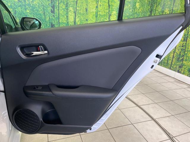 プリウス Sツーリングセレクション・ブラックエディション 禁煙車 SDナビ バックカメラ ETC 1500W電源 セーフティセンス 革巻きハンドル シートヒーター オートハイビーム 純正17インチアルミ レーンキープアシスト オートエアコン(37枚目)