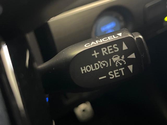 プリウス Sツーリングセレクション・ブラックエディション 禁煙車 SDナビ バックカメラ ETC 1500W電源 セーフティセンス 革巻きハンドル シートヒーター オートハイビーム 純正17インチアルミ レーンキープアシスト オートエアコン(51枚目)