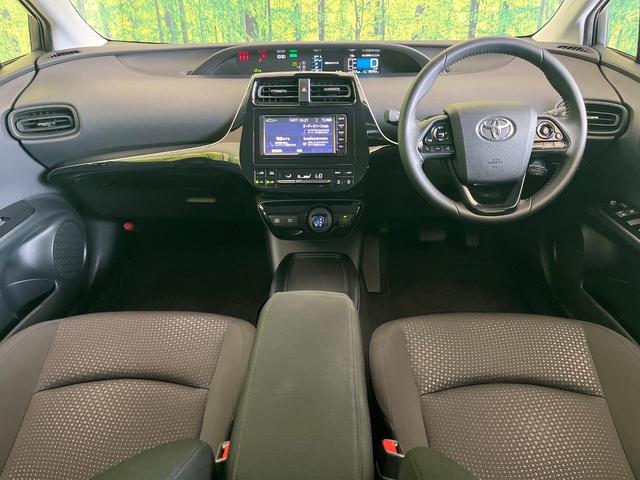 プリウス S 禁煙車 純正SDナビ バックカメラ ETC レーダークルーズ アクセサリーコンセント Bluetooth再生 セーフティセンス オートハイビーム コーナーセンサー 革巻きステアリング(2枚目)