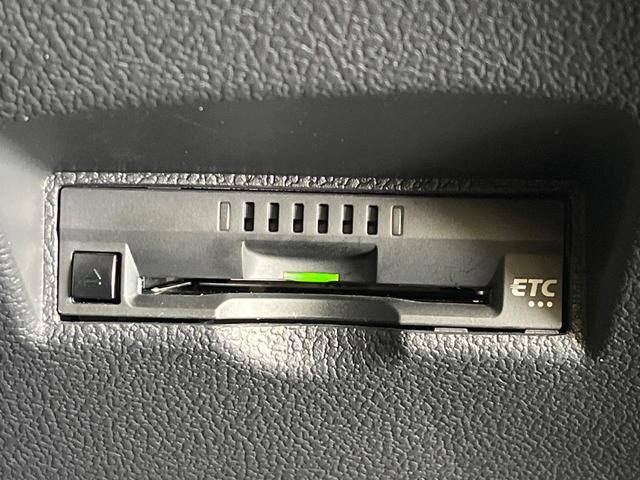 プリウス S 禁煙車 純正SDナビ バックカメラ ETC レーダークルーズ アクセサリーコンセント Bluetooth再生 セーフティセンス オートハイビーム コーナーセンサー 革巻きステアリング(5枚目)