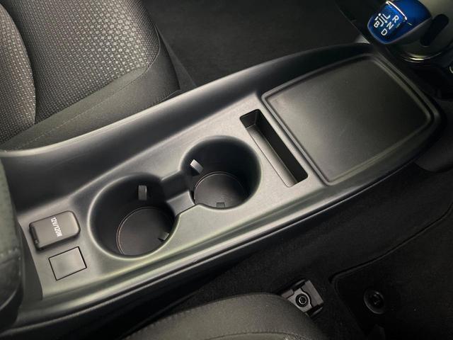 プリウス S 禁煙車 純正SDナビ バックカメラ ETC レーダークルーズ アクセサリーコンセント Bluetooth再生 セーフティセンス オートハイビーム コーナーセンサー 革巻きステアリング(53枚目)