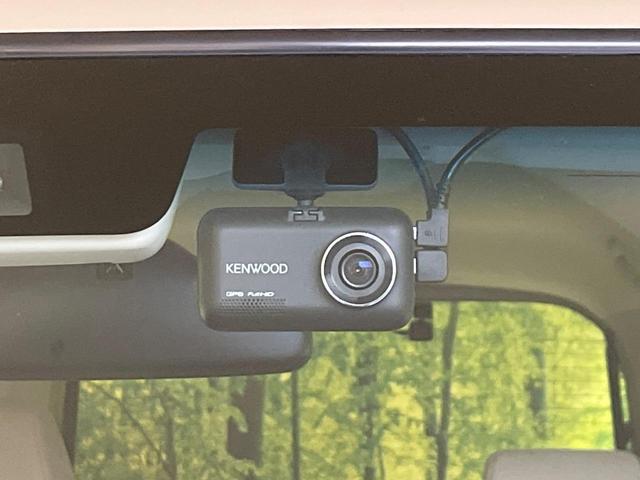 N-BOX G・Lターボホンダセンシング 禁煙車 純正ディスプレイオーディオ バックカメラ ドラレコ ETC 両側電動スライドドア シートヒーター(前席) パドルシフト ステアリングスイッチ 車線逸脱警報 アダプティブクルーズ 横滑り防止装置(5枚目)