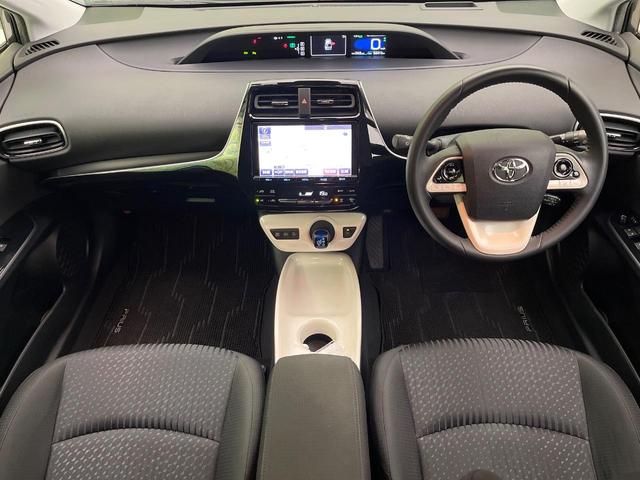 プリウス A 禁煙車 純正9型ナビ バックカメラ 衝突被害軽減システム フルセグTV Bluetooth レーダークルーズ ドラレコ コーナーセンサー LEDヘッドライト ETC オートハイビーム(2枚目)