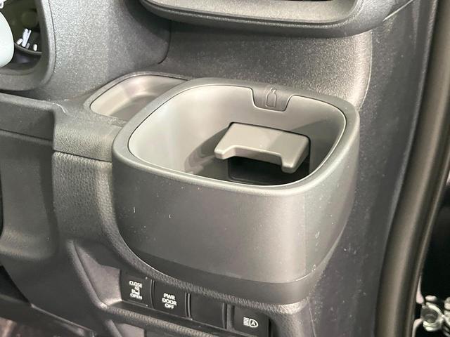 シエンタ ハイブリッドX 登録済未使用車 電動スライドドア 衝突被害軽減システム レーダークルーズ コーナーセンサー スマートキー LEDヘッド オートハイビーム 車線逸脱警報 オートライト オートエアコン(49枚目)