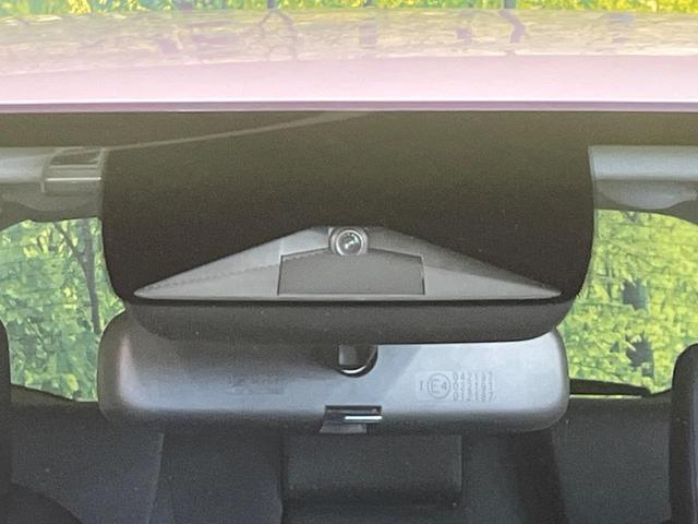 フィット ｅ：ＨＥＶベーシック　禁煙車　純正９型ナビ　バックカメラ　衝突被害軽減システム　レーダークルーズ　コーナーセンサー　スマートキー　ＬＥＤヘッド　ビルトインＥＴＣ　オートハイビーム　車線逸脱警報　オートライト　オートエアコン（4枚目）