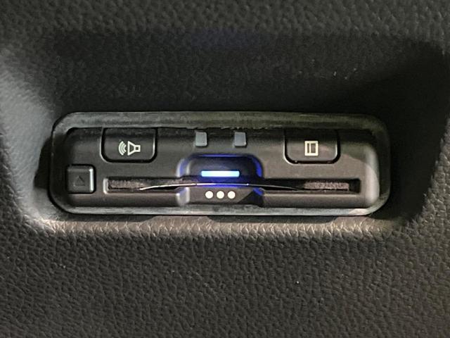 フィット ｅ：ＨＥＶベーシック　禁煙車　純正９型ナビ　バックカメラ　衝突被害軽減システム　レーダークルーズ　コーナーセンサー　スマートキー　ＬＥＤヘッド　ビルトインＥＴＣ　オートハイビーム　車線逸脱警報　オートライト　オートエアコン（5枚目）