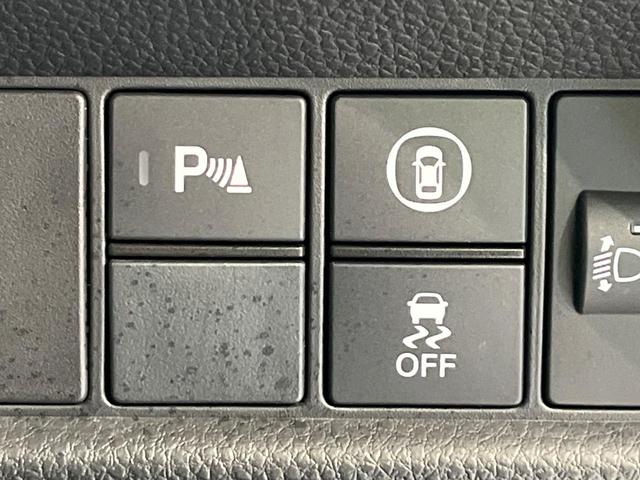 フィット ｅ：ＨＥＶベーシック　禁煙車　純正９型ナビ　バックカメラ　衝突被害軽減システム　レーダークルーズ　コーナーセンサー　スマートキー　ＬＥＤヘッド　ビルトインＥＴＣ　オートハイビーム　車線逸脱警報　オートライト　オートエアコン（7枚目）