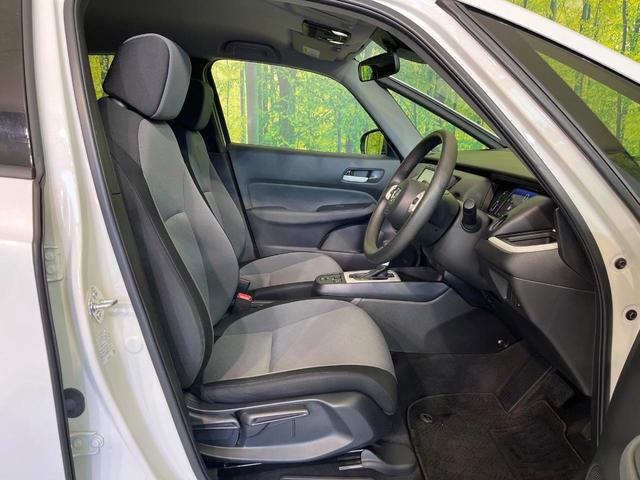 フィット ｅ：ＨＥＶベーシック　禁煙車　純正９型ナビ　バックカメラ　衝突被害軽減システム　レーダークルーズ　コーナーセンサー　スマートキー　ＬＥＤヘッド　ビルトインＥＴＣ　オートハイビーム　車線逸脱警報　オートライト　オートエアコン（8枚目）