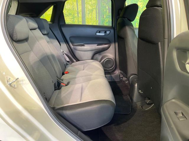 フィット ｅ：ＨＥＶベーシック　禁煙車　純正９型ナビ　バックカメラ　衝突被害軽減システム　レーダークルーズ　コーナーセンサー　スマートキー　ＬＥＤヘッド　ビルトインＥＴＣ　オートハイビーム　車線逸脱警報　オートライト　オートエアコン（9枚目）