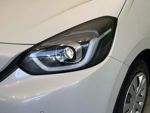 フィット ｅ：ＨＥＶベーシック　禁煙車　純正９型ナビ　バックカメラ　衝突被害軽減システム　レーダークルーズ　コーナーセンサー　スマートキー　ＬＥＤヘッド　ビルトインＥＴＣ　オートハイビーム　車線逸脱警報　オートライト　オートエアコン（12枚目）