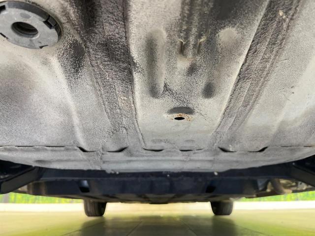 フィット ｅ：ＨＥＶベーシック　禁煙車　純正９型ナビ　バックカメラ　衝突被害軽減システム　レーダークルーズ　コーナーセンサー　スマートキー　ＬＥＤヘッド　ビルトインＥＴＣ　オートハイビーム　車線逸脱警報　オートライト　オートエアコン（19枚目）