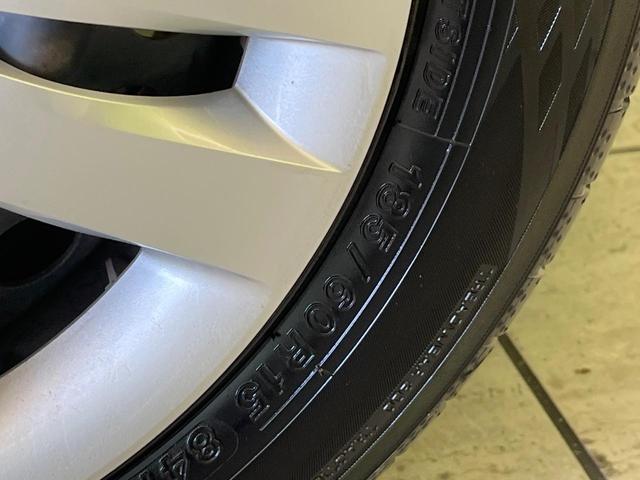 フィット ｅ：ＨＥＶベーシック　禁煙車　純正９型ナビ　バックカメラ　衝突被害軽減システム　レーダークルーズ　コーナーセンサー　スマートキー　ＬＥＤヘッド　ビルトインＥＴＣ　オートハイビーム　車線逸脱警報　オートライト　オートエアコン（24枚目）