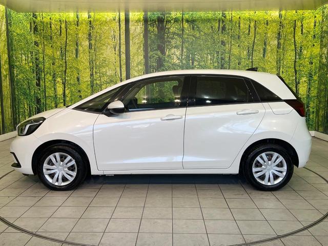 フィット ｅ：ＨＥＶベーシック　禁煙車　純正９型ナビ　バックカメラ　衝突被害軽減システム　レーダークルーズ　コーナーセンサー　スマートキー　ＬＥＤヘッド　ビルトインＥＴＣ　オートハイビーム　車線逸脱警報　オートライト　オートエアコン（27枚目）