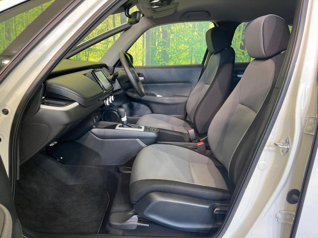 フィット ｅ：ＨＥＶベーシック　禁煙車　純正９型ナビ　バックカメラ　衝突被害軽減システム　レーダークルーズ　コーナーセンサー　スマートキー　ＬＥＤヘッド　ビルトインＥＴＣ　オートハイビーム　車線逸脱警報　オートライト　オートエアコン（29枚目）