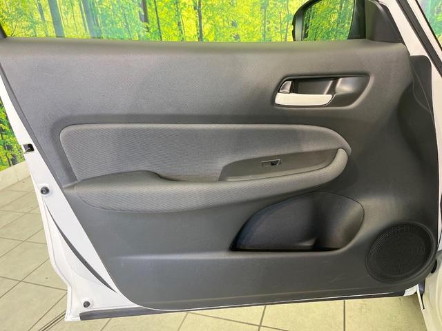 フィット ｅ：ＨＥＶベーシック　禁煙車　純正９型ナビ　バックカメラ　衝突被害軽減システム　レーダークルーズ　コーナーセンサー　スマートキー　ＬＥＤヘッド　ビルトインＥＴＣ　オートハイビーム　車線逸脱警報　オートライト　オートエアコン（34枚目）