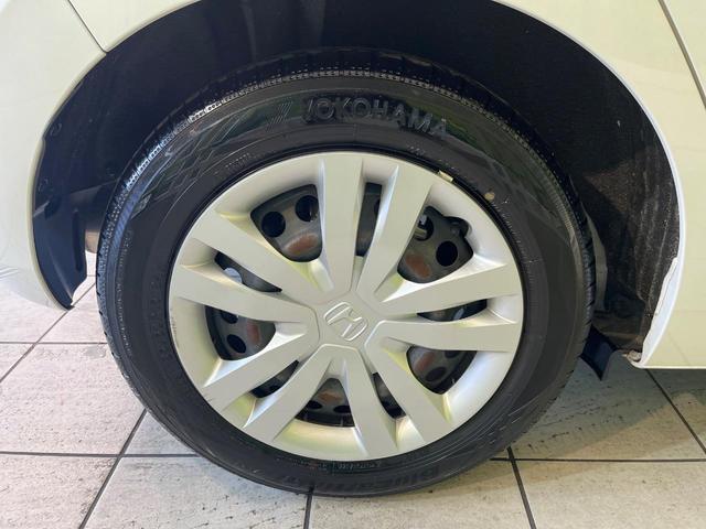 フィット ｅ：ＨＥＶベーシック　禁煙車　純正９型ナビ　バックカメラ　衝突被害軽減システム　レーダークルーズ　コーナーセンサー　スマートキー　ＬＥＤヘッド　ビルトインＥＴＣ　オートハイビーム　車線逸脱警報　オートライト　オートエアコン（38枚目）