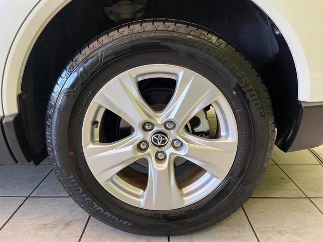 ハリアー Ｓ　禁煙車　純正８インチナビ機能付きディスプレイオーディオ　バックカメラ　セーフティセンス　レーダークルーズ　オートハイビーム　ＥＴＣ　ドライブレコーダー　スマートキー　Ｂｌｕｅｔｏｏｔｈ接続（13枚目）