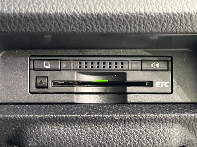 ヴォクシー ＺＳ　煌　禁煙車　純正ナビ　バックカメラ　ＥＴＣ　ドラレコ　両側パワースライドドア　衝突被害軽減ブレーキ　車線逸脱抑制装置　スマートキー　純正１６インチアルミ　デュアルエアコン　アイドリングストップ（5枚目）