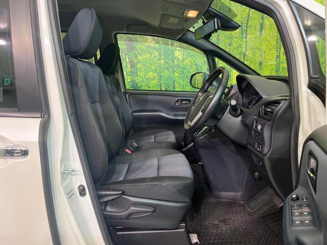 ヴォクシー ＺＳ　煌　禁煙車　純正ナビ　バックカメラ　ＥＴＣ　ドラレコ　両側パワースライドドア　衝突被害軽減ブレーキ　車線逸脱抑制装置　スマートキー　純正１６インチアルミ　デュアルエアコン　アイドリングストップ（8枚目）