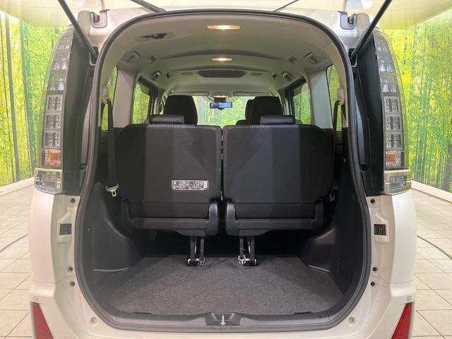 ヴォクシー ＺＳ　煌　禁煙車　純正ナビ　バックカメラ　ＥＴＣ　ドラレコ　両側パワースライドドア　衝突被害軽減ブレーキ　車線逸脱抑制装置　スマートキー　純正１６インチアルミ　デュアルエアコン　アイドリングストップ（10枚目）