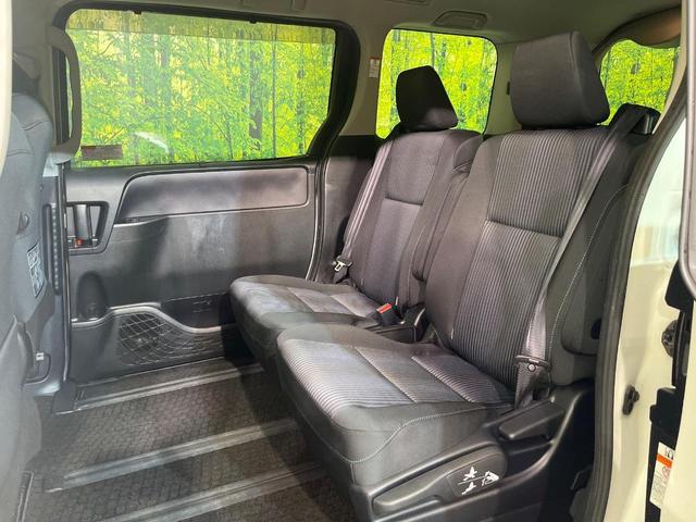 ヴォクシー ＺＳ　煌　禁煙車　純正ナビ　バックカメラ　ＥＴＣ　ドラレコ　両側パワースライドドア　衝突被害軽減ブレーキ　車線逸脱抑制装置　スマートキー　純正１６インチアルミ　デュアルエアコン　アイドリングストップ（30枚目）