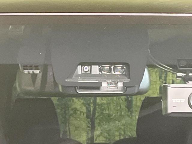 ヴォクシー ハイブリッドＺＳ　煌ＩＩＩ　禁煙車　フリップダウンモニター　モデリスタフルエアロ　モデリスタマフラー　純正１０型ナビ　バックカメラ　ＥＴＣ　ドラレコ　クルコン　スマートキー　両側パワスラ　シートヒーター　スマートキー（6枚目）