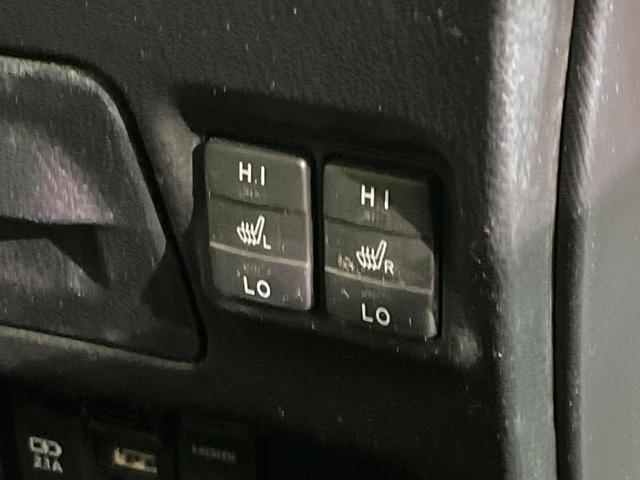 ヴォクシー ハイブリッドＺＳ　煌ＩＩＩ　禁煙車　フリップダウンモニター　モデリスタフルエアロ　モデリスタマフラー　純正１０型ナビ　バックカメラ　ＥＴＣ　ドラレコ　クルコン　スマートキー　両側パワスラ　シートヒーター　スマートキー（8枚目）