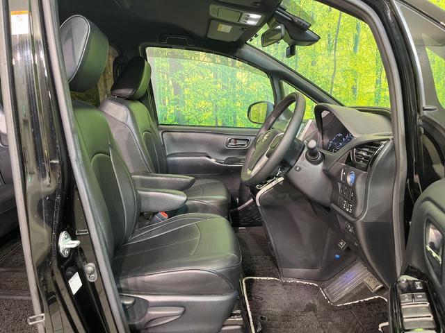 ヴォクシー ハイブリッドＺＳ　煌ＩＩＩ　禁煙車　フリップダウンモニター　モデリスタフルエアロ　モデリスタマフラー　純正１０型ナビ　バックカメラ　ＥＴＣ　ドラレコ　クルコン　スマートキー　両側パワスラ　シートヒーター　スマートキー（9枚目）