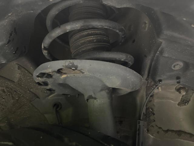 ヴォクシー ハイブリッドＺＳ　煌ＩＩＩ　禁煙車　フリップダウンモニター　モデリスタフルエアロ　モデリスタマフラー　純正１０型ナビ　バックカメラ　ＥＴＣ　ドラレコ　クルコン　スマートキー　両側パワスラ　シートヒーター　スマートキー（21枚目）