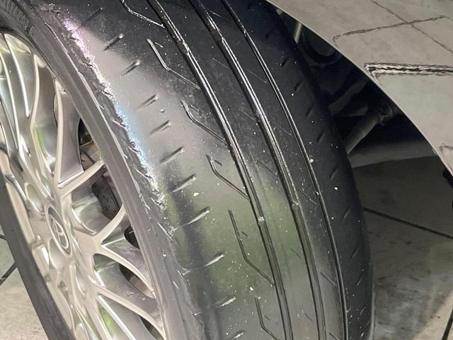 ヴォクシー ハイブリッドＺＳ　煌ＩＩＩ　禁煙車　フリップダウンモニター　モデリスタフルエアロ　モデリスタマフラー　純正１０型ナビ　バックカメラ　ＥＴＣ　ドラレコ　クルコン　スマートキー　両側パワスラ　シートヒーター　スマートキー（23枚目）