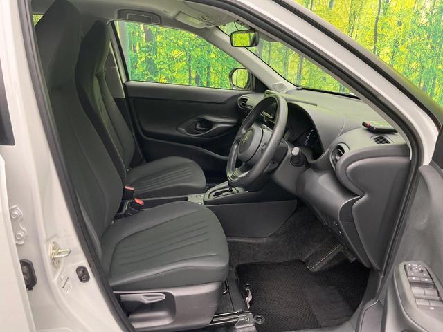 ヤリスクロス X 禁煙車 SDナビ バックカメラ セーフティセンス レーダークルーズ レーンキープアシスト オートハイビーム フルセグ Bluetooth接続 ETC スマートキー ブラックインテリア(8枚目)