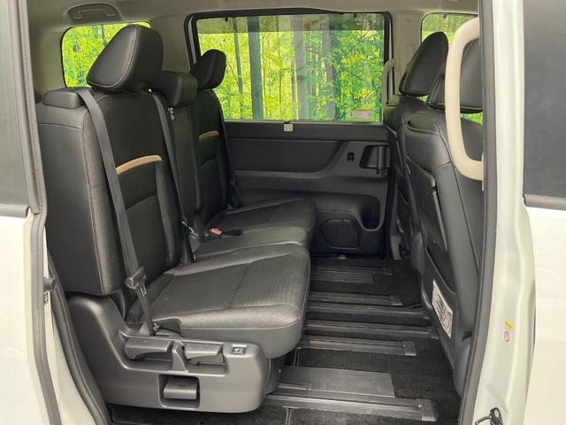 セレナ e-パワー ハイウェイスターV 禁煙車 12.3型ナビ フリップダウンモニター 全方囲カメラ ETC シートヒーター デジタルインナーミラー ステアリングヒーター プロパイロット 純正16インチアルミ 両側パワスラ スマートキー(10枚目)