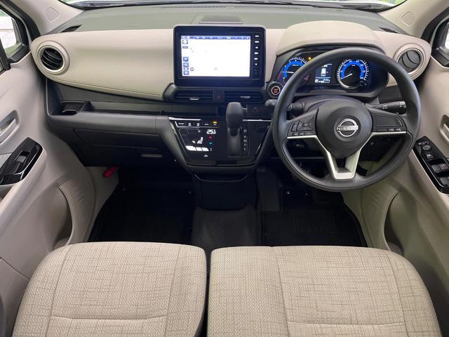 デイズ Ｘ　禁煙車　純正９型ナビ　全周囲カメラ　ドラレコ　ＥＴＣ　Ｂｌｕｅｔｏｏｔｈ再生　スマートキー　オートエアコン　ＬＥＤヘッドライト　アイドリングストップ　エマージェンシーブレーキ　純正１４インチアルミ（2枚目）