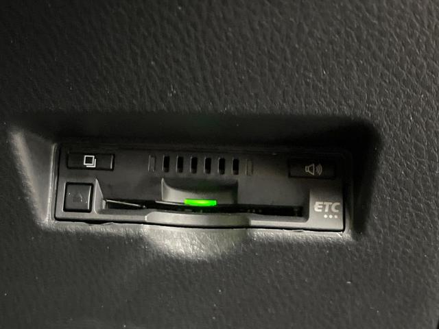 C-HR G 禁煙車 純正SDナビ バックカメラ ETC Bluetooth再生 BSM レーダークルーズ シートヒーター(前席)純正18インチアルミ オートハイビーム セーフティセンス ハーフレザーシート(5枚目)