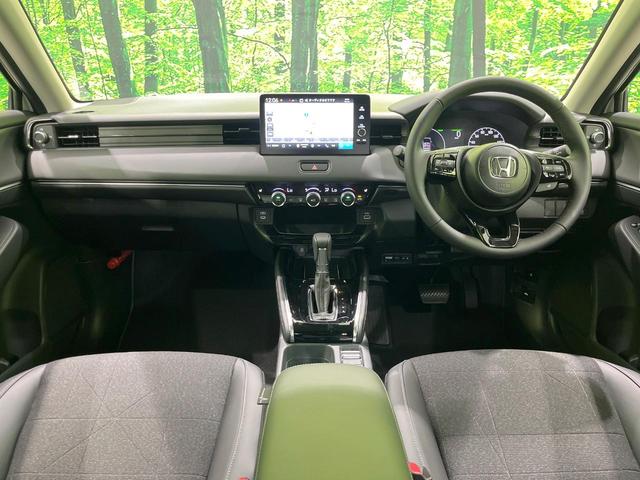 ヴェゼル ｅ：ＨＥＶ　Ｚ　登録済未使用車　純正９型ナビ　全周囲カメラ　ＥＴＣ２．０　Ｂｌｕｅｔｏｏｔｈ再生　ＢＳＭ　フルセグＴＶ　シートヒーター（前席）　パドルシフト　パワーバックドア　ハーフレザーシート　ステアリングヒーター（2枚目）