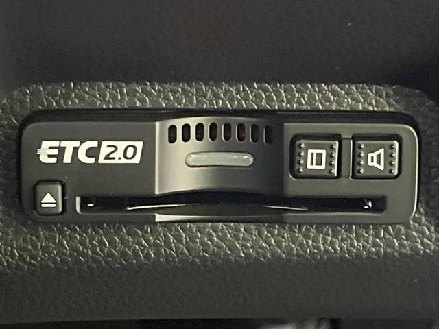 ヴェゼル ｅ：ＨＥＶ　Ｚ　登録済未使用車　純正９型ナビ　全周囲カメラ　ＥＴＣ２．０　Ｂｌｕｅｔｏｏｔｈ再生　ＢＳＭ　フルセグＴＶ　シートヒーター（前席）　パドルシフト　パワーバックドア　ハーフレザーシート　ステアリングヒーター（5枚目）