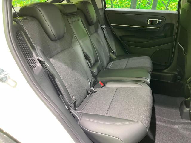 ヴェゼル ｅ：ＨＥＶ　Ｚ　登録済未使用車　純正９型ナビ　全周囲カメラ　ＥＴＣ２．０　Ｂｌｕｅｔｏｏｔｈ再生　ＢＳＭ　フルセグＴＶ　シートヒーター（前席）　パドルシフト　パワーバックドア　ハーフレザーシート　ステアリングヒーター（10枚目）