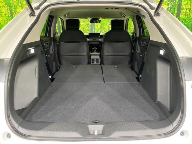 ヴェゼル ｅ：ＨＥＶ　Ｚ　登録済未使用車　純正９型ナビ　全周囲カメラ　ＥＴＣ２．０　Ｂｌｕｅｔｏｏｔｈ再生　ＢＳＭ　フルセグＴＶ　シートヒーター（前席）　パドルシフト　パワーバックドア　ハーフレザーシート　ステアリングヒーター（11枚目）